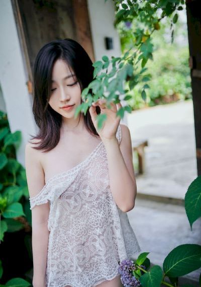 美女把胸全部露出_1080高清视频播放